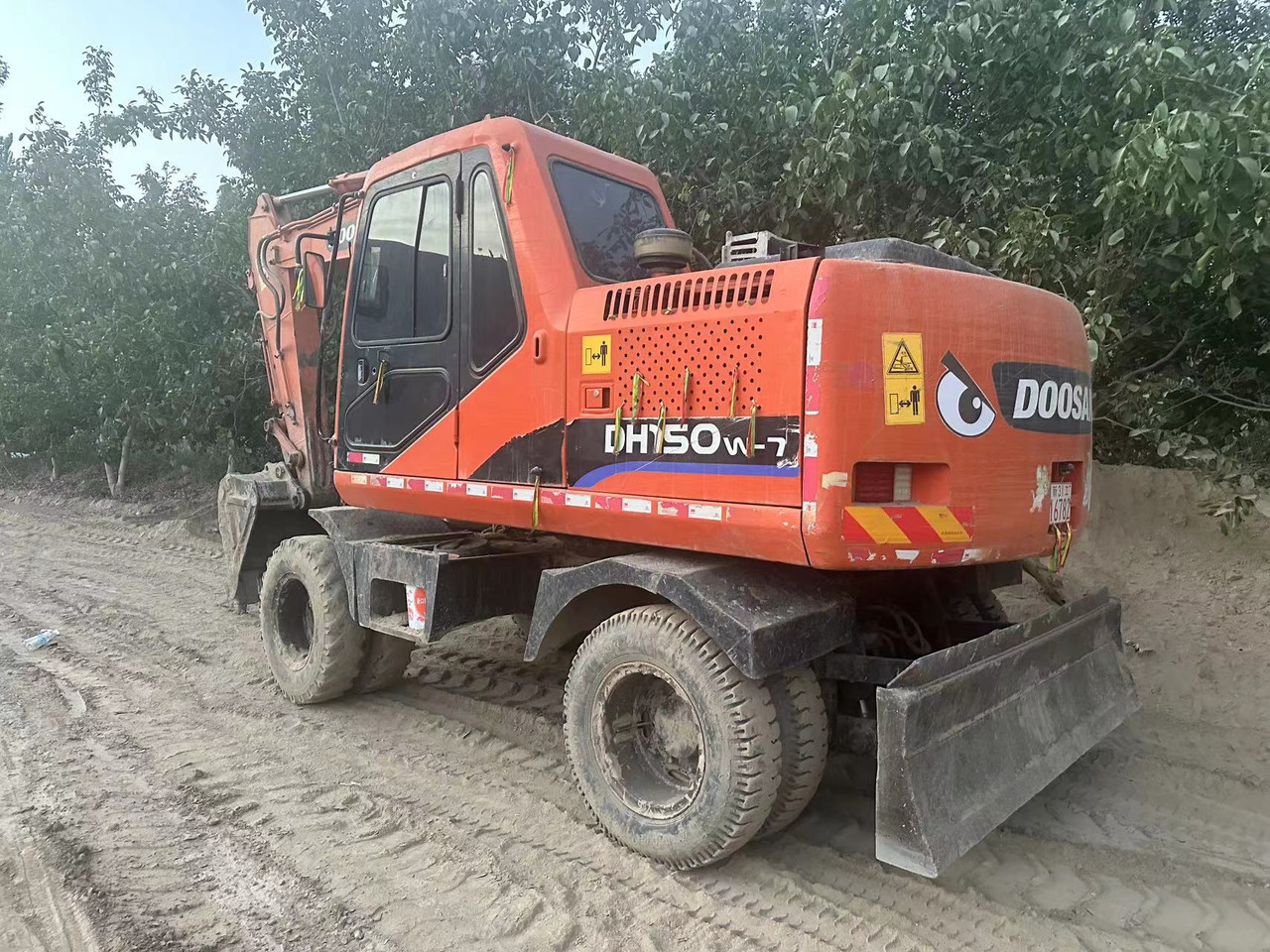 DOOSAN DH150W-7 - Grävmaskin på däck: bild 1 DOOSAN DH150W-7 - Grävmaskin på däck: bild 1