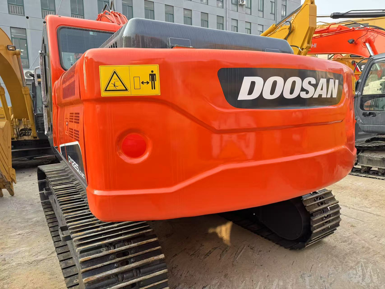 DOOSAN DX225 - Bandgrävare: bild 3 DOOSAN DX225 - Bandgrävare: bild 3