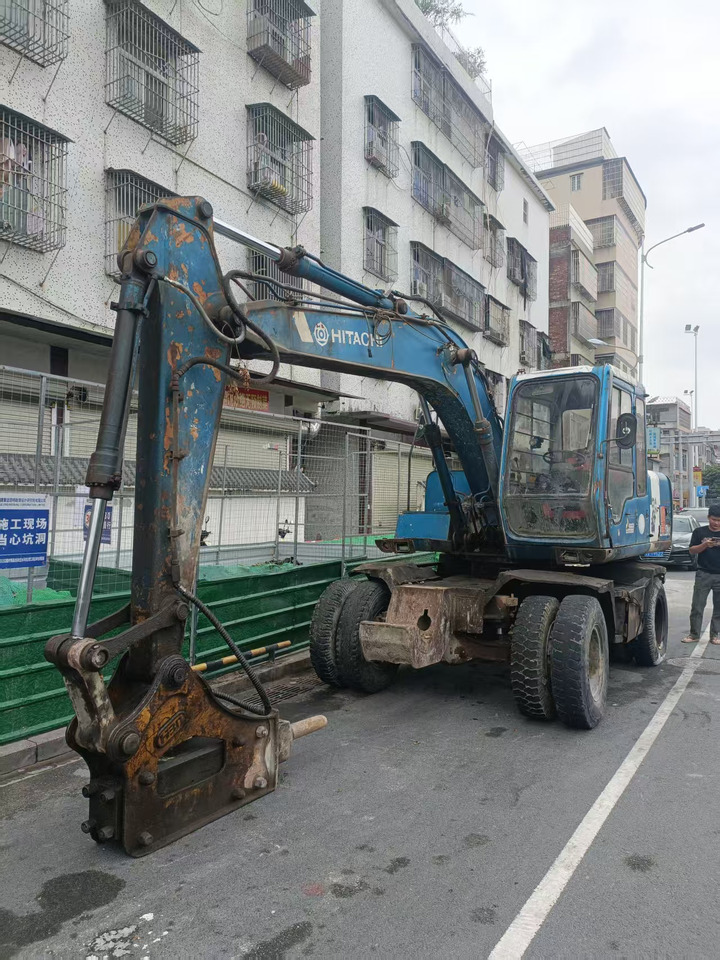 HITACHI EX100WD-2 - Grävmaskin på däck: bild 1 HITACHI EX100WD-2 - Grävmaskin på däck: bild 1