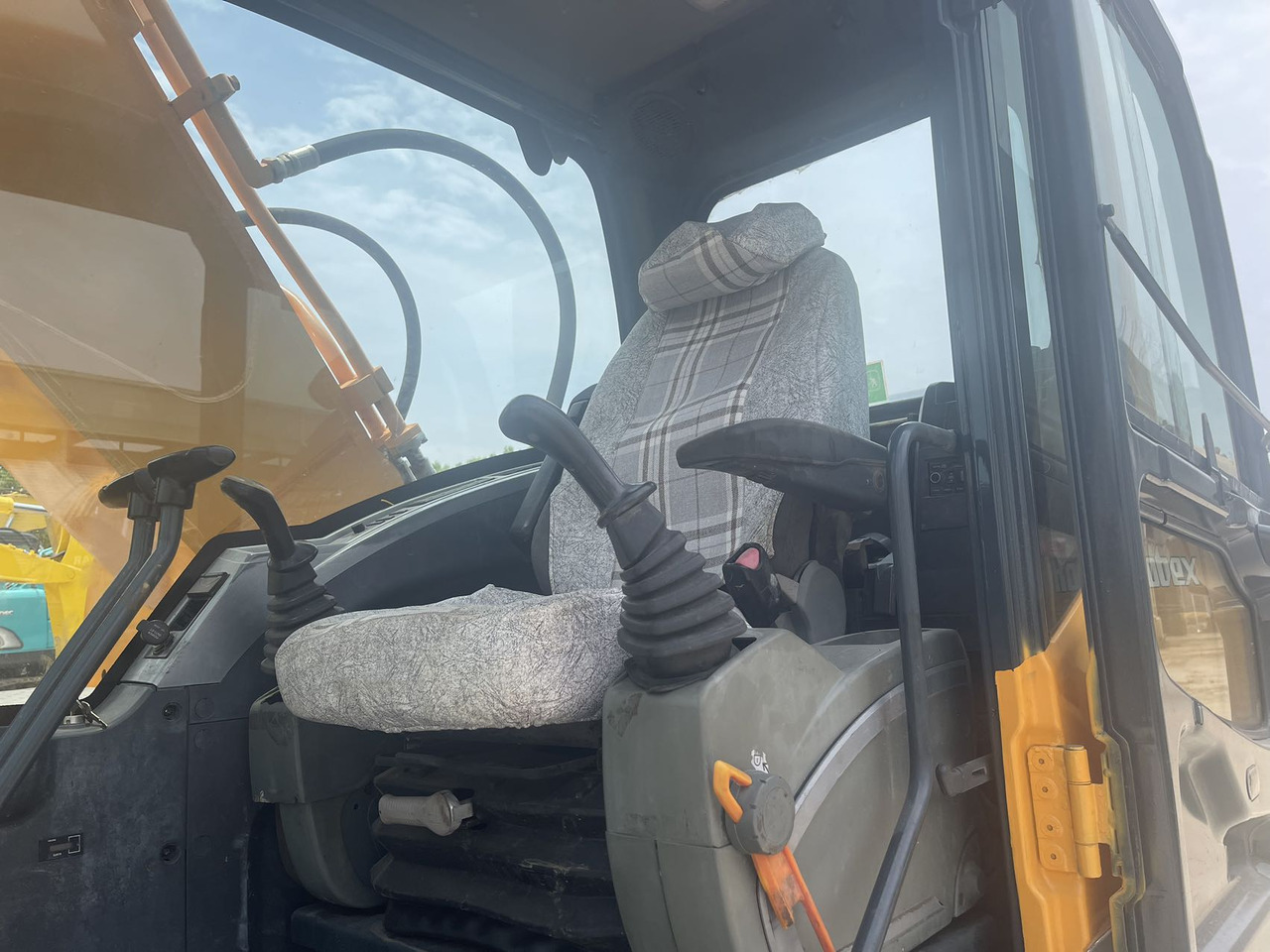 HYUNDAI 220LC-9S - Bandgrävare: bild 4 HYUNDAI 220LC-9S - Bandgrävare: bild 4