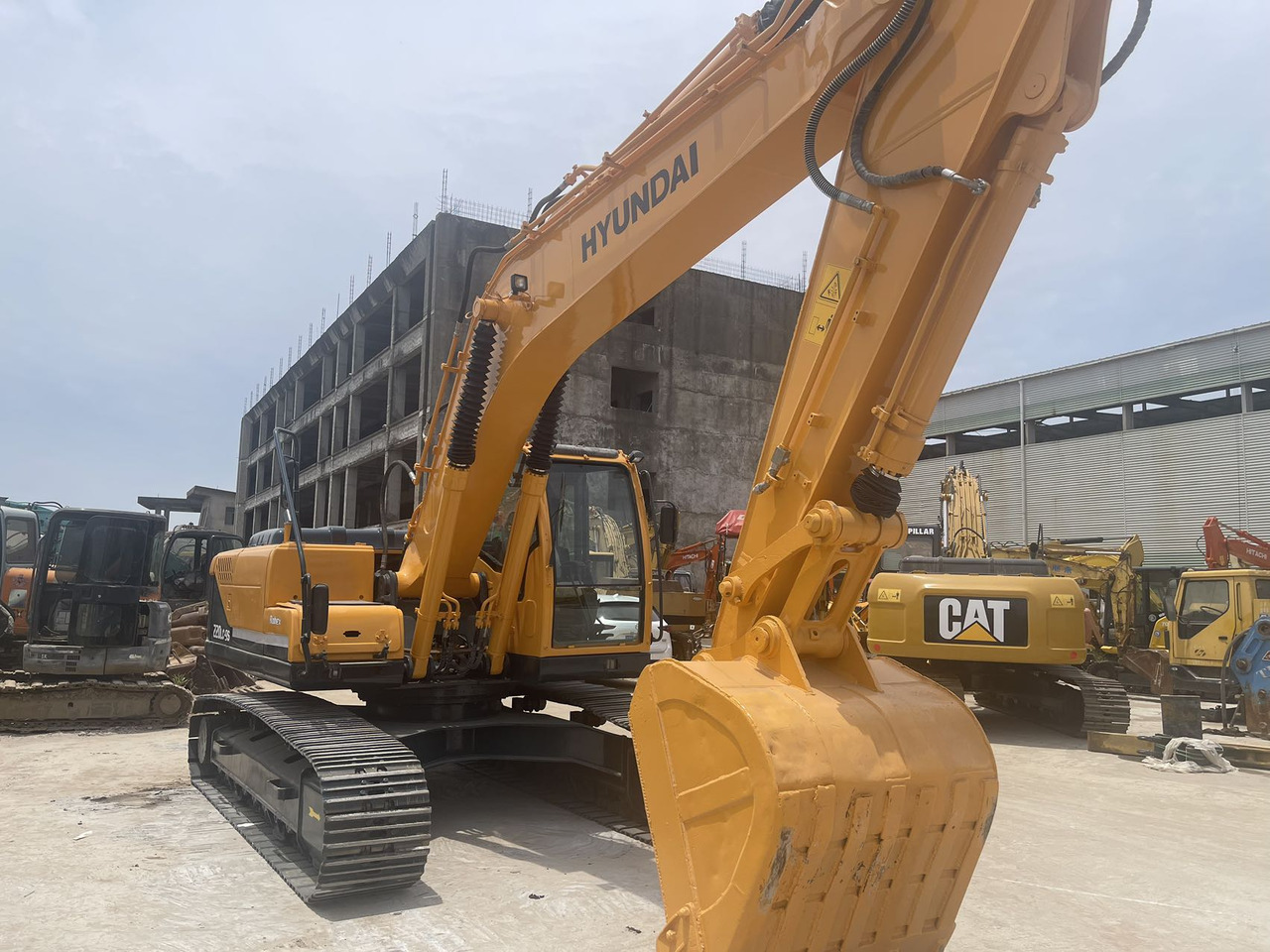 HYUNDAI 220LC-9S - Bandgrävare: bild 4 HYUNDAI 220LC-9S - Bandgrävare: bild 4