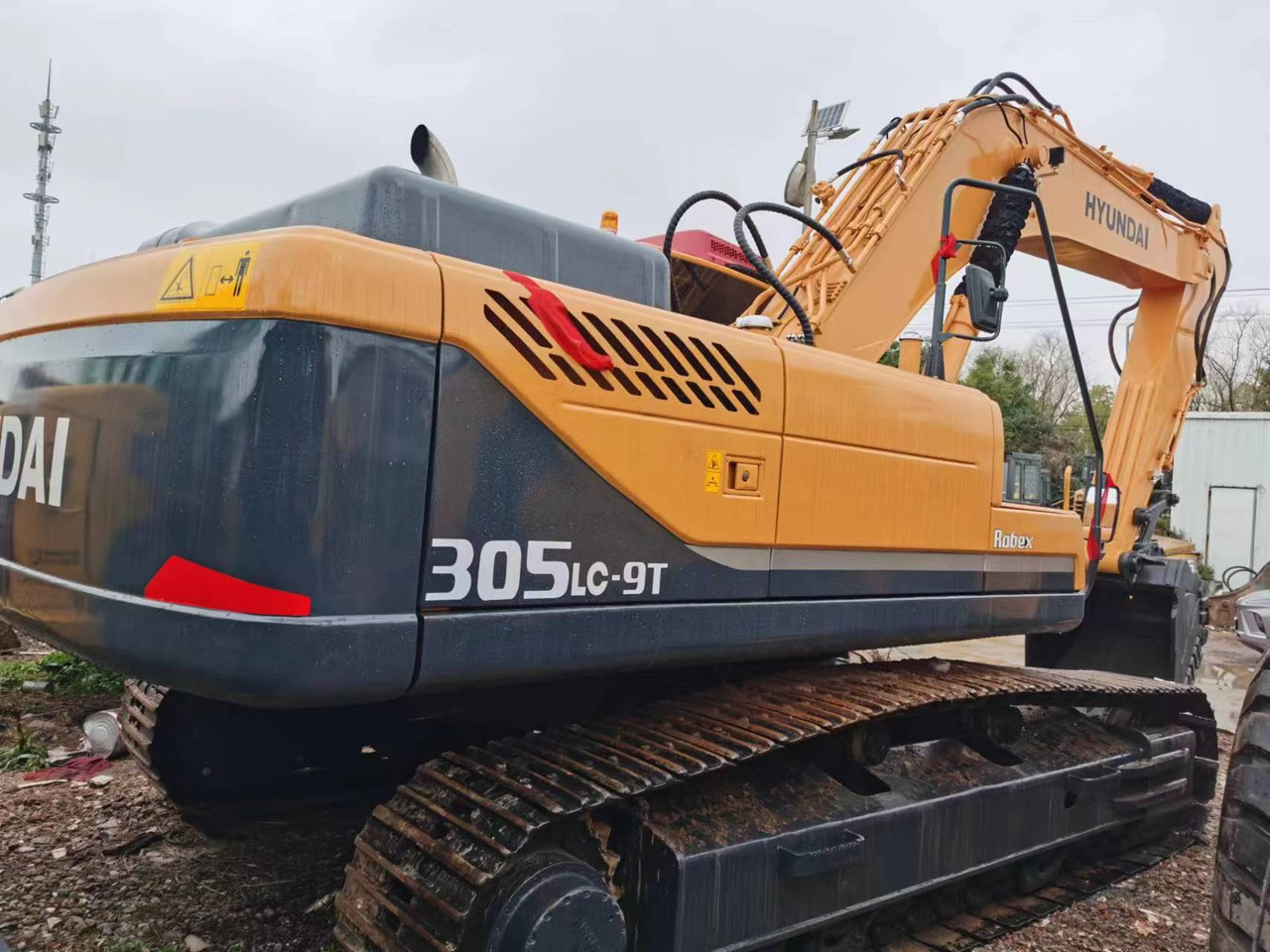 HYUNDAI 305LC-9T - Bandgrävare: bild 2 HYUNDAI 305LC-9T - Bandgrävare: bild 2