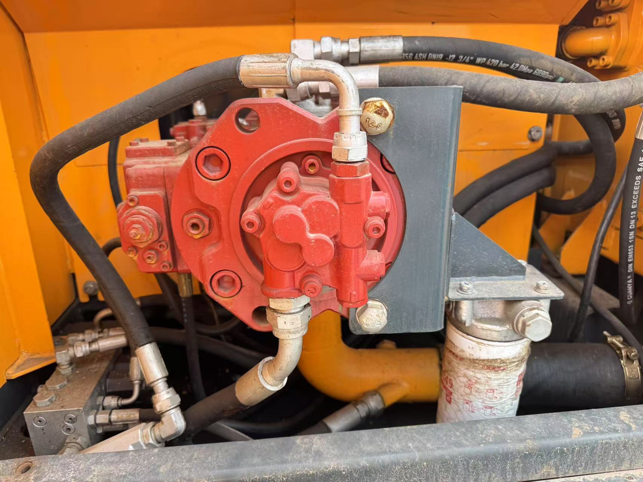 HYUNDAI R220LC-9S - Bandgrävare: bild 4 HYUNDAI R220LC-9S - Bandgrävare: bild 4