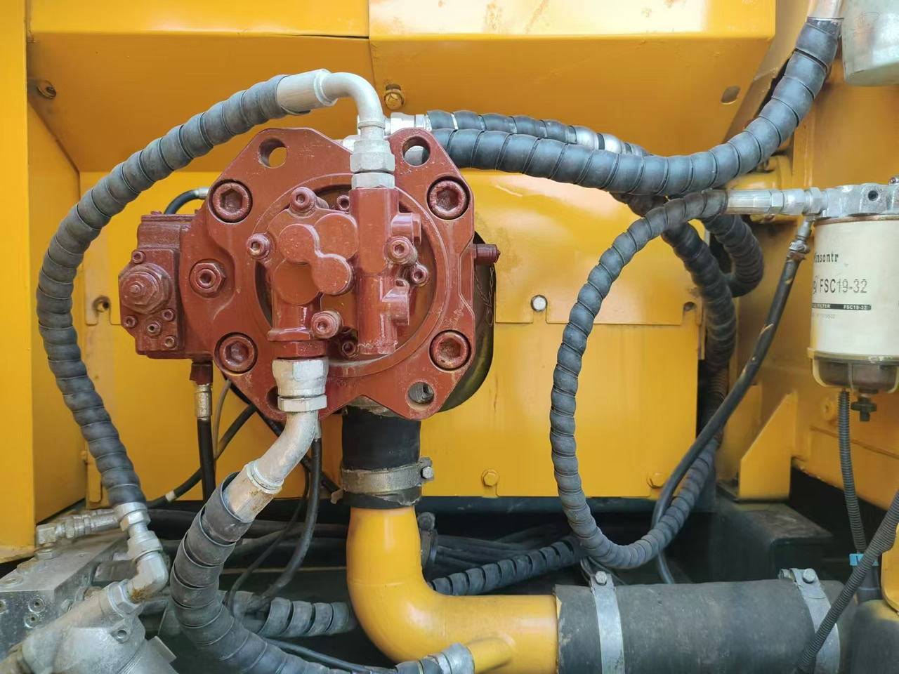 HYUNDAI R220LC-9S - Bandgrävare: bild 5 HYUNDAI R220LC-9S - Bandgrävare: bild 5