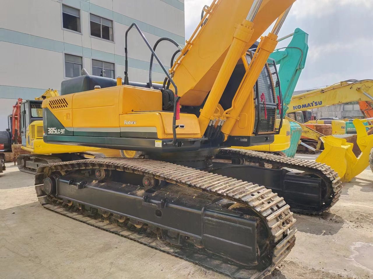 HYUNDAI R385LC-9T R305 R220 - Bandgrävare: bild 4 HYUNDAI R385LC-9T R305 R220 - Bandgrävare: bild 4