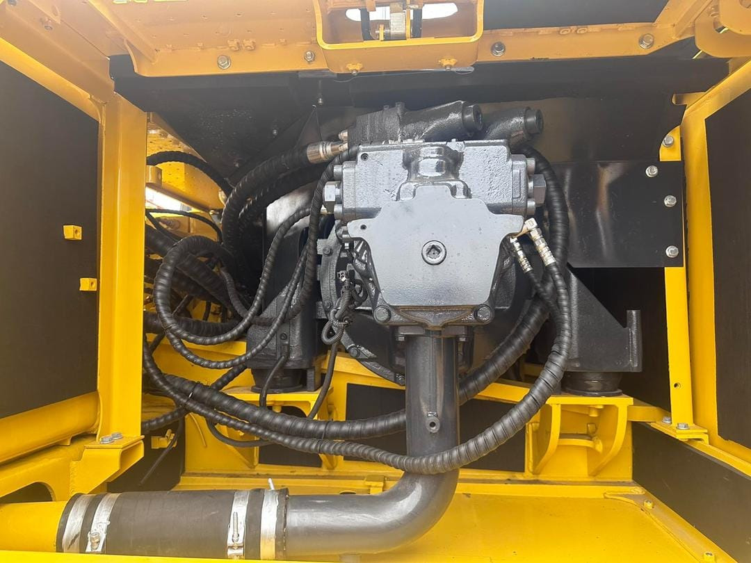 KOMATSU PC300-8 - Bandgrävare: bild 4 KOMATSU PC300-8 - Bandgrävare: bild 4