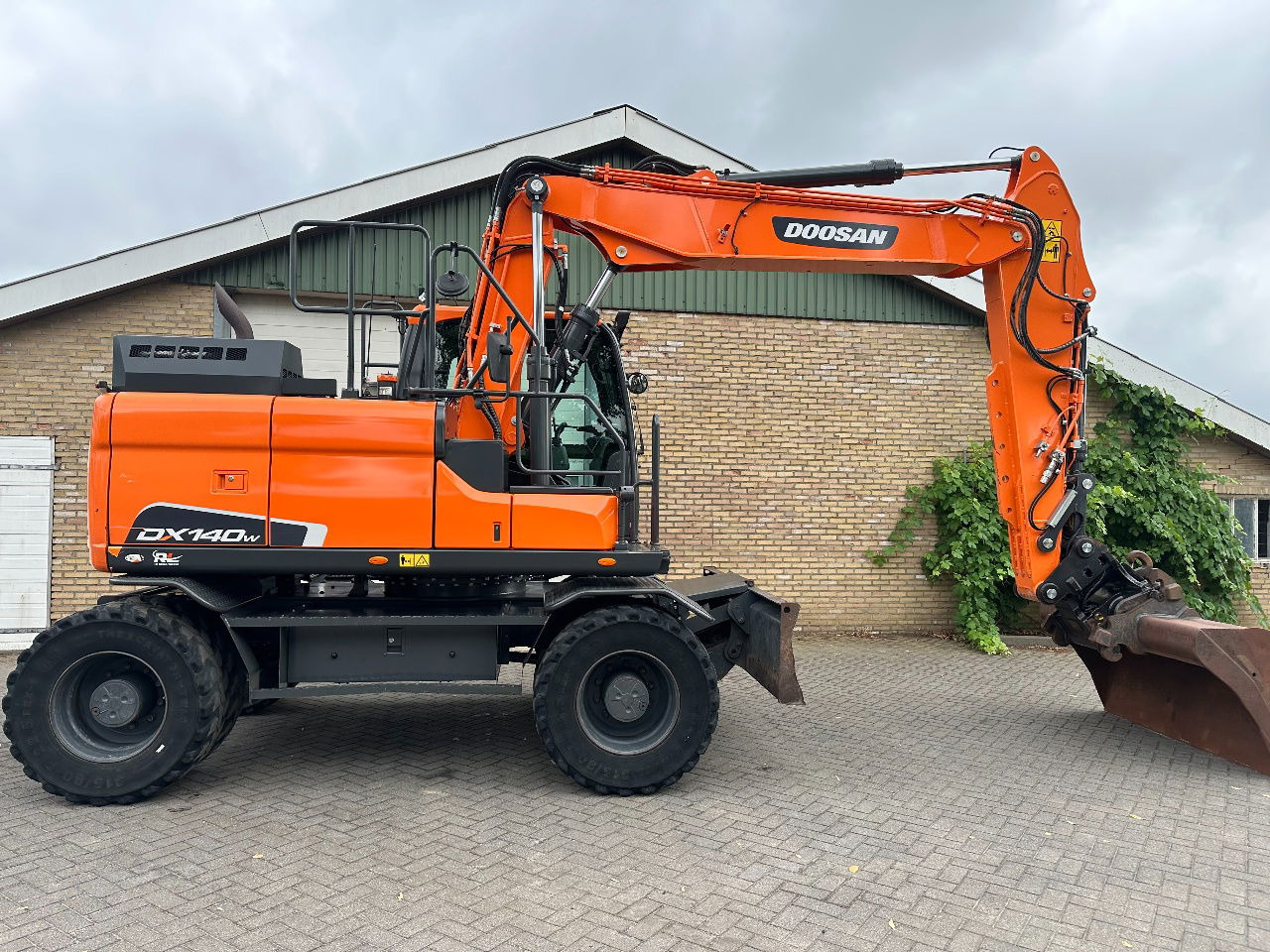 Doosan DX140W-5 - Grävmaskin på däck: bild 5 Doosan DX140W-5 - Grävmaskin på däck: bild 5