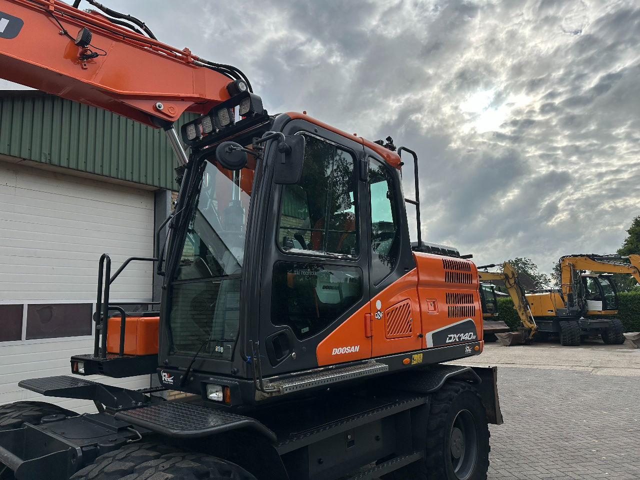 Doosan DX140W-5 - Grävmaskin på däck: bild 3 Doosan DX140W-5 - Grävmaskin på däck: bild 3