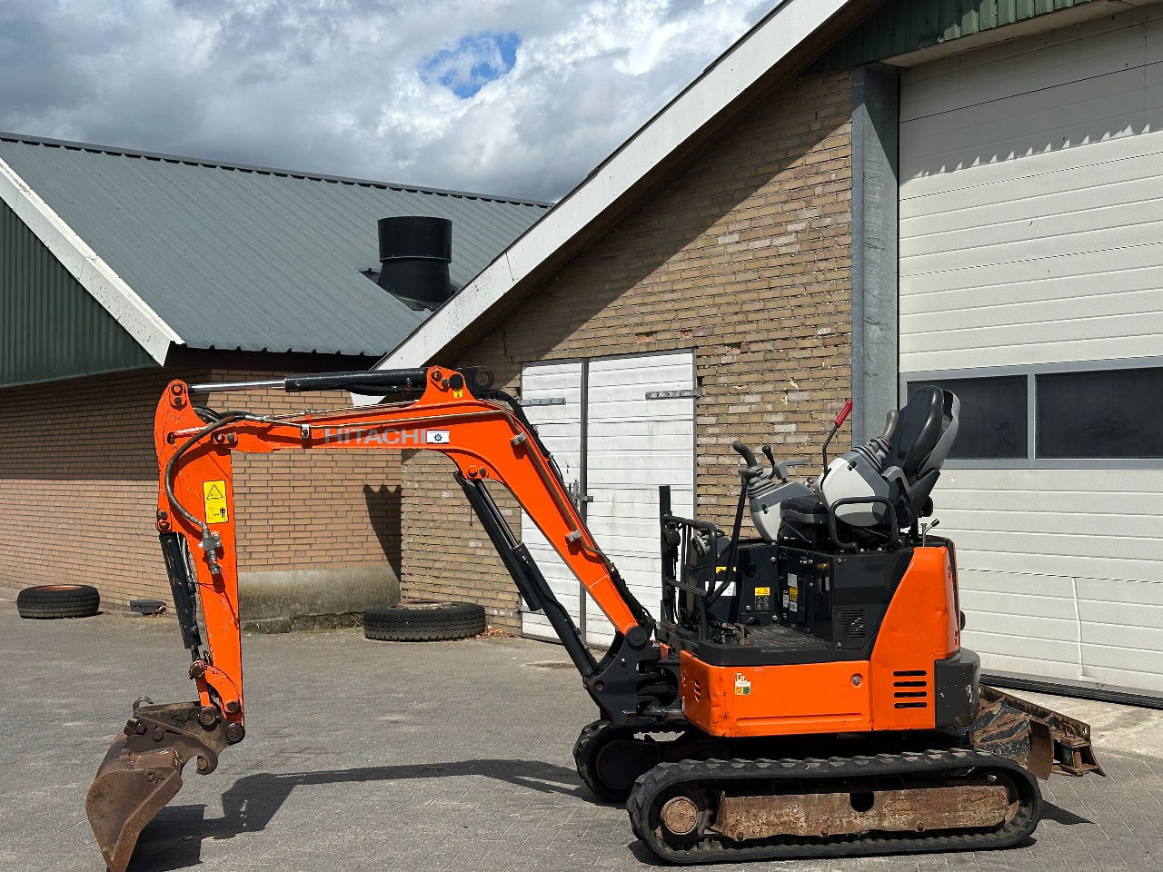 Hitachi ZX19U-6 YR - Minigrävmaskin: bild 3 Hitachi ZX19U-6 YR - Minigrävmaskin: bild 3