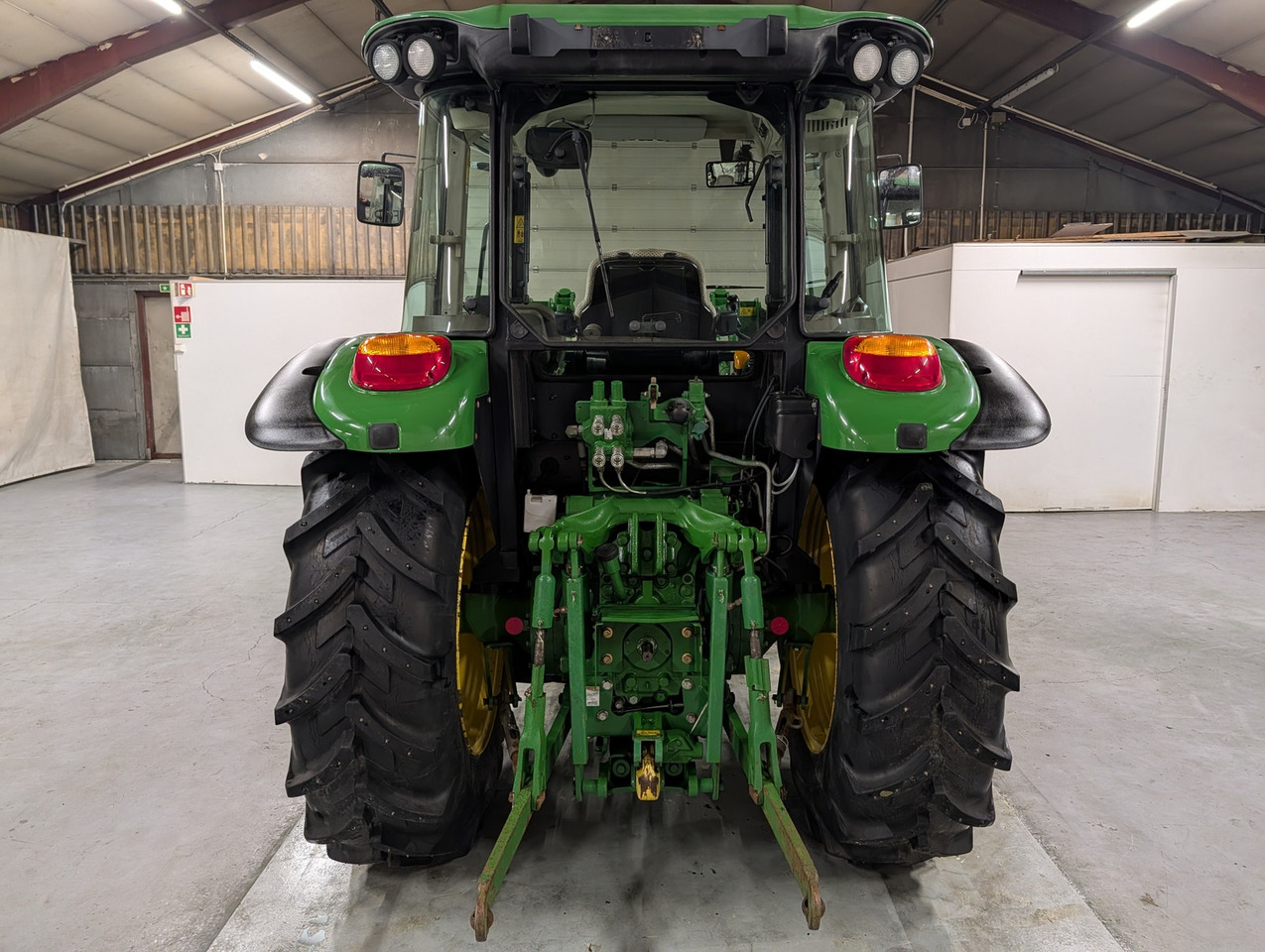 John Deere 5085M - Traktor: bild 4 John Deere 5085M - Traktor: bild 4