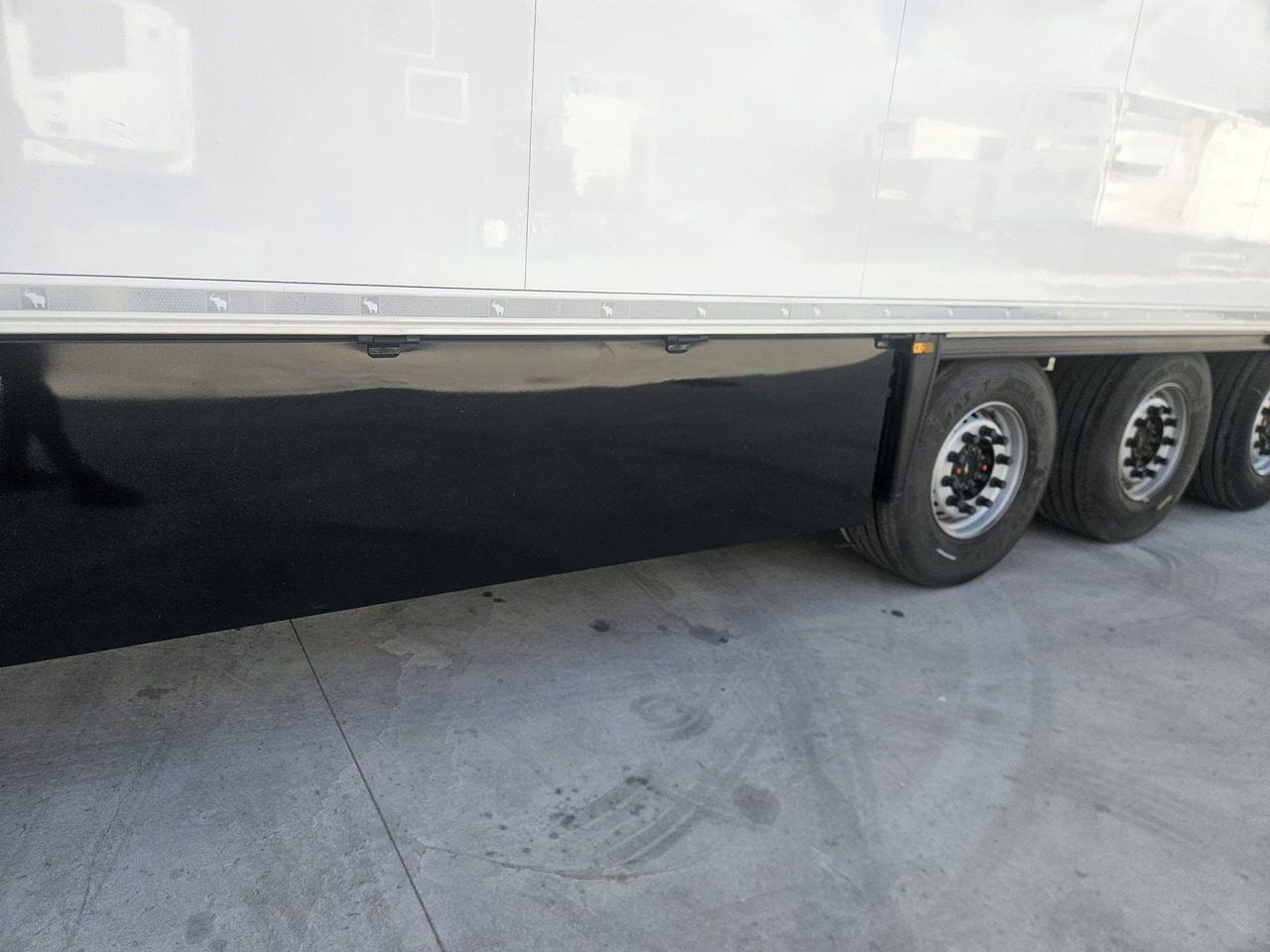 SCHMITZ CARGOBULL SKO 24/L - FP 60 ThermoKing SLXi300 - Kyl/ Frys semitrailer: bild 3 SCHMITZ CARGOBULL SKO 24/L - FP 60 ThermoKing SLXi300 - Kyl/ Frys semitrailer: bild 3