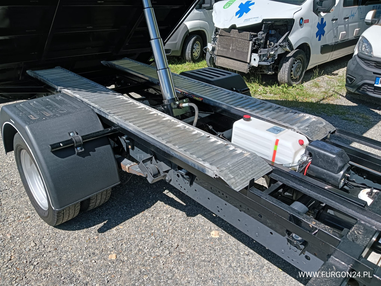 Transportbil med tippflak IVECO DAILY 35C14 WYWROTKA KIPER Z NAJAZDAMI NR 841: bild 7 Transportbil med tippflak IVECO DAILY 35C14 WYWROTKA KIPER Z NAJAZDAMI NR 841: bild 7