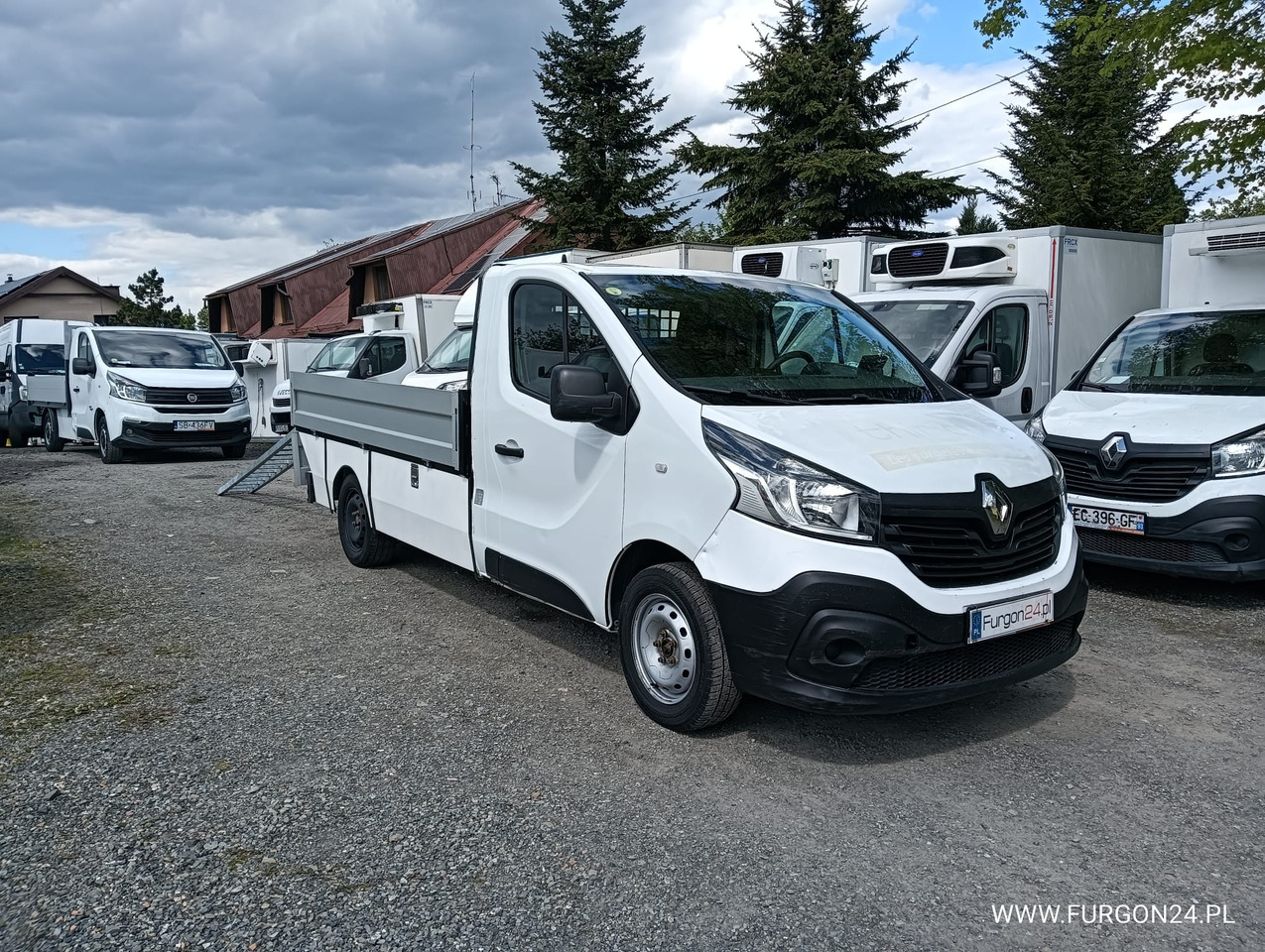 RENAULT TRAFIC SKRZYNIA PAKA Z NAJAZDAMI I PÓŁKAMI NR 689 - Transportbil med flak: bild 3 RENAULT TRAFIC SKRZYNIA PAKA Z NAJAZDAMI I PÓŁKAMI NR 689 - Transportbil med flak: bild 3
