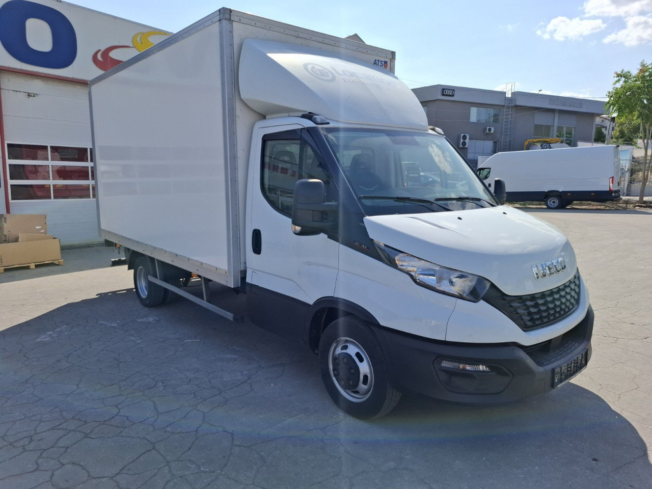 IVECO Daily 35C16H3.0 box/lift - Volymskåp: bild 1 IVECO Daily 35C16H3.0 box/lift - Volymskåp: bild 1