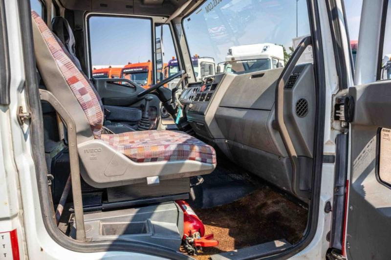 Interior photo 1: Leasa Iveco 85E15+ CITERNE 5000 L Iveco 85E15+ CITERNE 5000 L