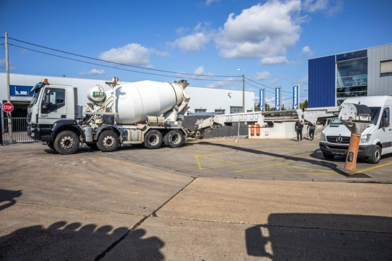 Iveco TRAKKER 400+BAND/TAPIS/BELT T40 - Betongbil: bild 2 Iveco TRAKKER 400+BAND/TAPIS/BELT T40 - Betongbil: bild 2