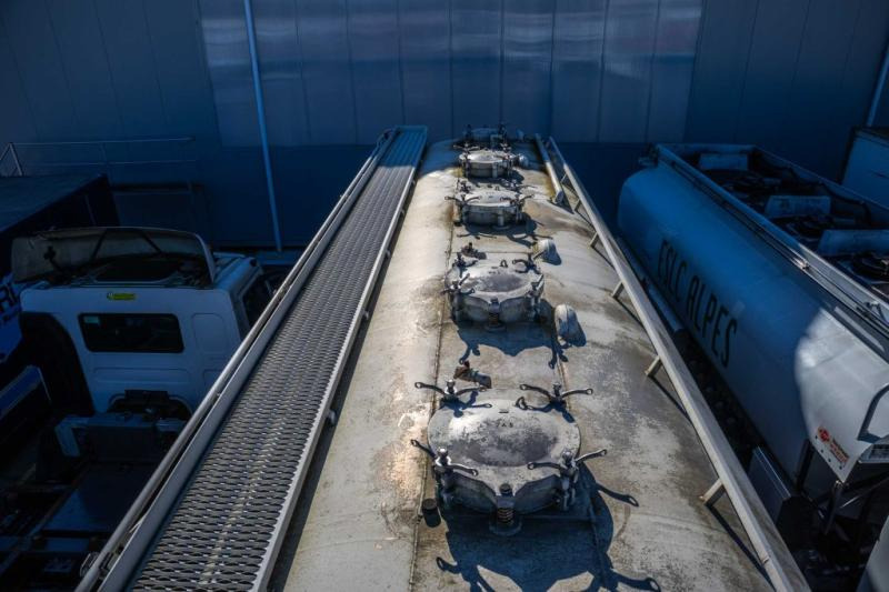 Renault PREMIUM 320 DXI+CITERNE ALIMENTAIRE ( engine problem) - Tankbil: bild 5 Renault PREMIUM 320 DXI+CITERNE ALIMENTAIRE ( engine problem) - Tankbil: bild 5