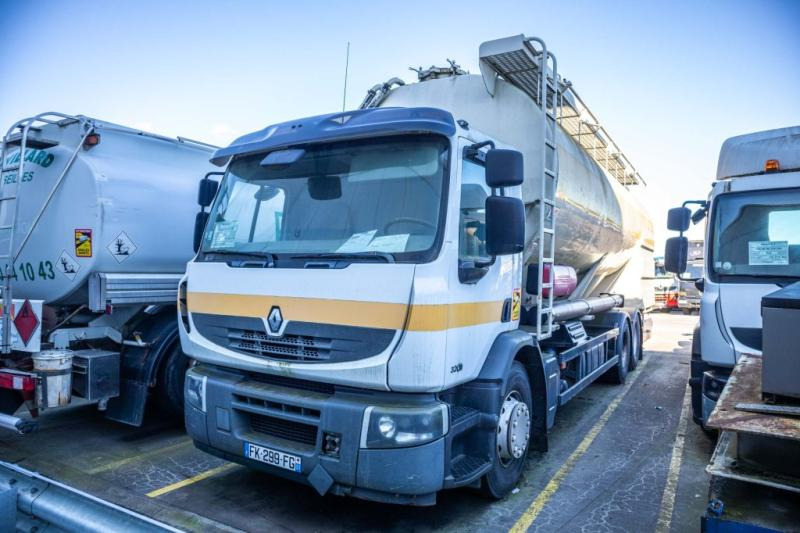 Renault PREMIUM 320 DXI+CITERNE ALIMENTAIRE ( engine problem) - Tankbil: bild 1 Renault PREMIUM 320 DXI+CITERNE ALIMENTAIRE ( engine problem) - Tankbil: bild 1