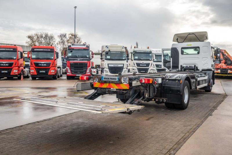 Renault PREMIUM D WIDE 320 DXI - Containerbil/ Växelflak lastbil: bild 5 Renault PREMIUM D WIDE 320 DXI - Containerbil/ Växelflak lastbil: bild 5