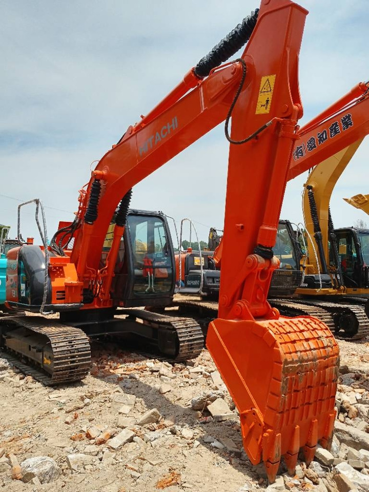 Hitachi ZX 135 U-5 - Bandgrävare: bild 1 Hitachi ZX 135 U-5 - Bandgrävare: bild 1