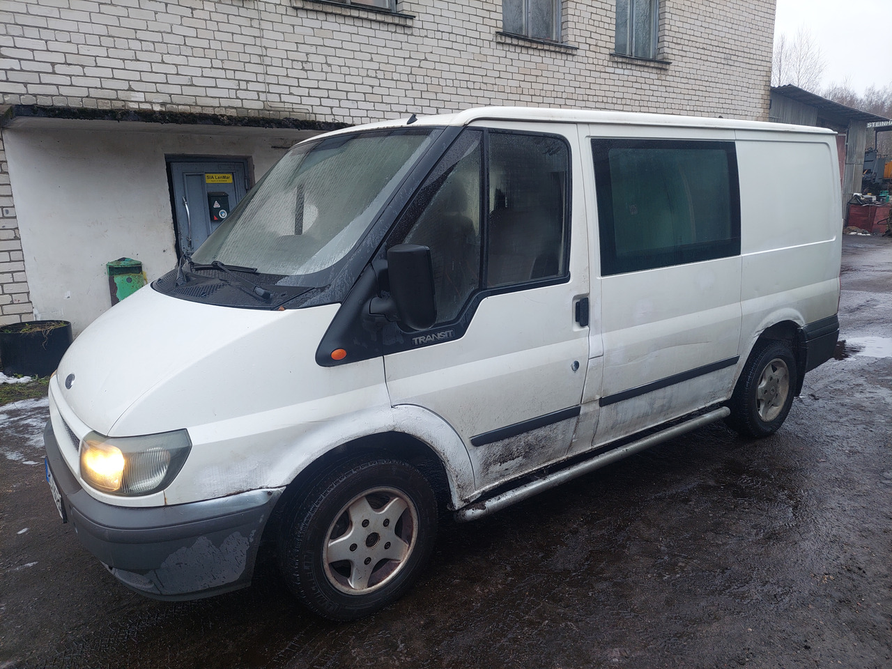 FORD - Dubbelhytt transportbil: bild 1 FORD - Dubbelhytt transportbil: bild 1