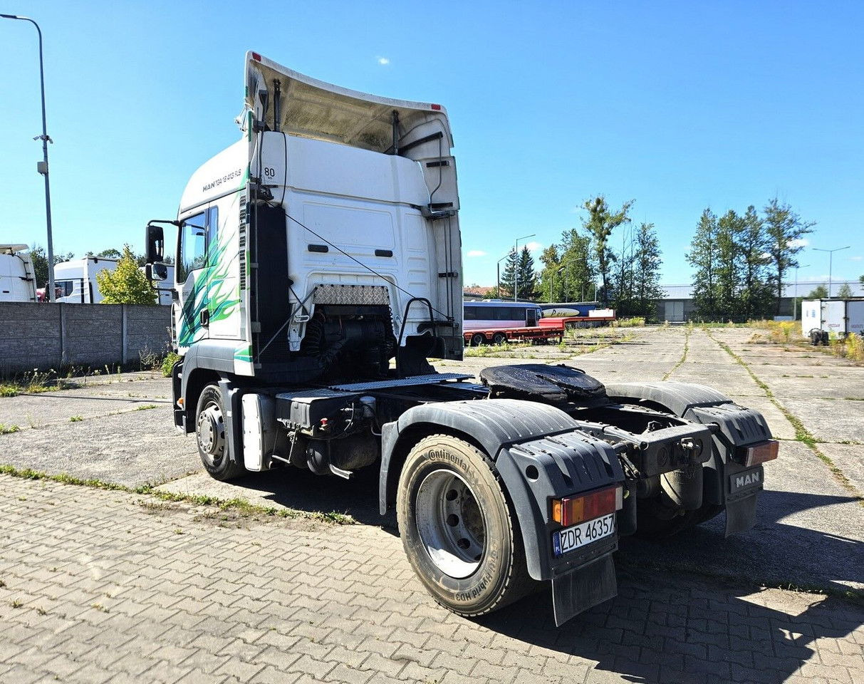 MAN 18.413 FLS - Manual pump and injectors, Intarder, Airco - Dragbil: bild 3 MAN 18.413 FLS - Manual pump and injectors, Intarder, Airco - Dragbil: bild 3