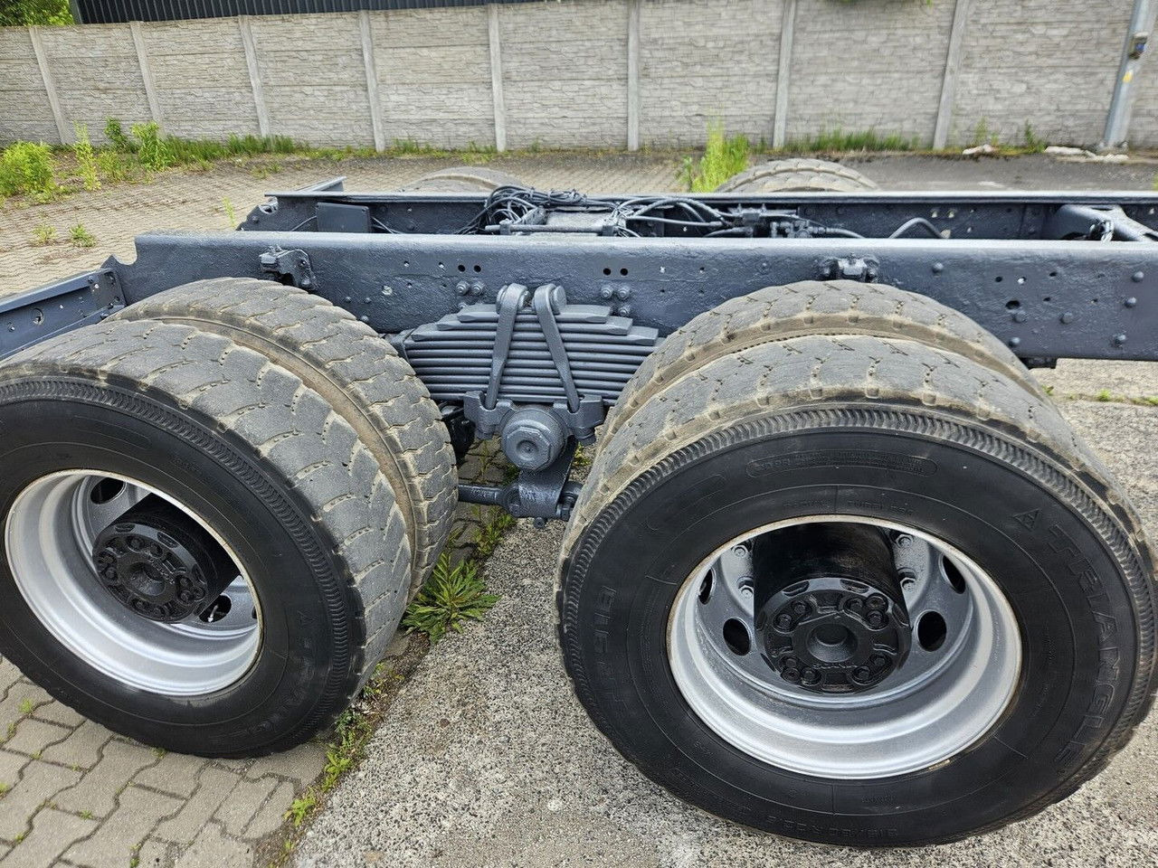 Scania 144 530 6X4 Manual Pump AND Injectros - Full Sprin G  - Chassi lastbil: bild 4 Scania 144 530 6X4 Manual Pump AND Injectros - Full Sprin G  - Chassi lastbil: bild 4