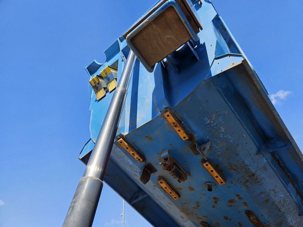 Scania R420 8x4 - Tipper - full spring - 2007 year - Tippbil lastbil: bild 4 Scania R420 8x4 - Tipper - full spring - 2007 year - Tippbil lastbil: bild 4