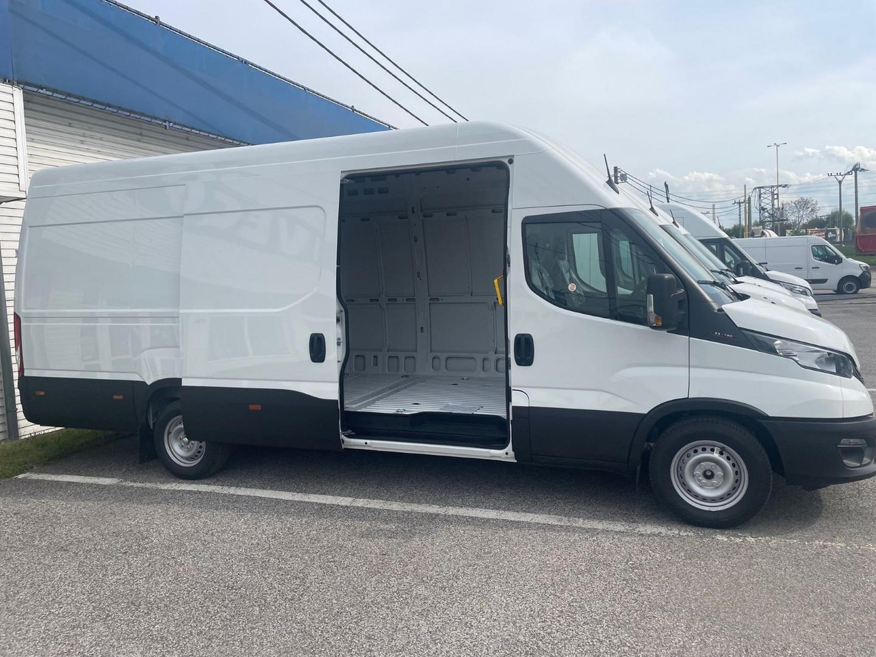 Iveco DAILY VAN, 3.0 D 176k, 35S18H V Evolution H3 - Skåpbil: bild 5 Iveco DAILY VAN, 3.0 D 176k, 35S18H V Evolution H3 - Skåpbil: bild 5