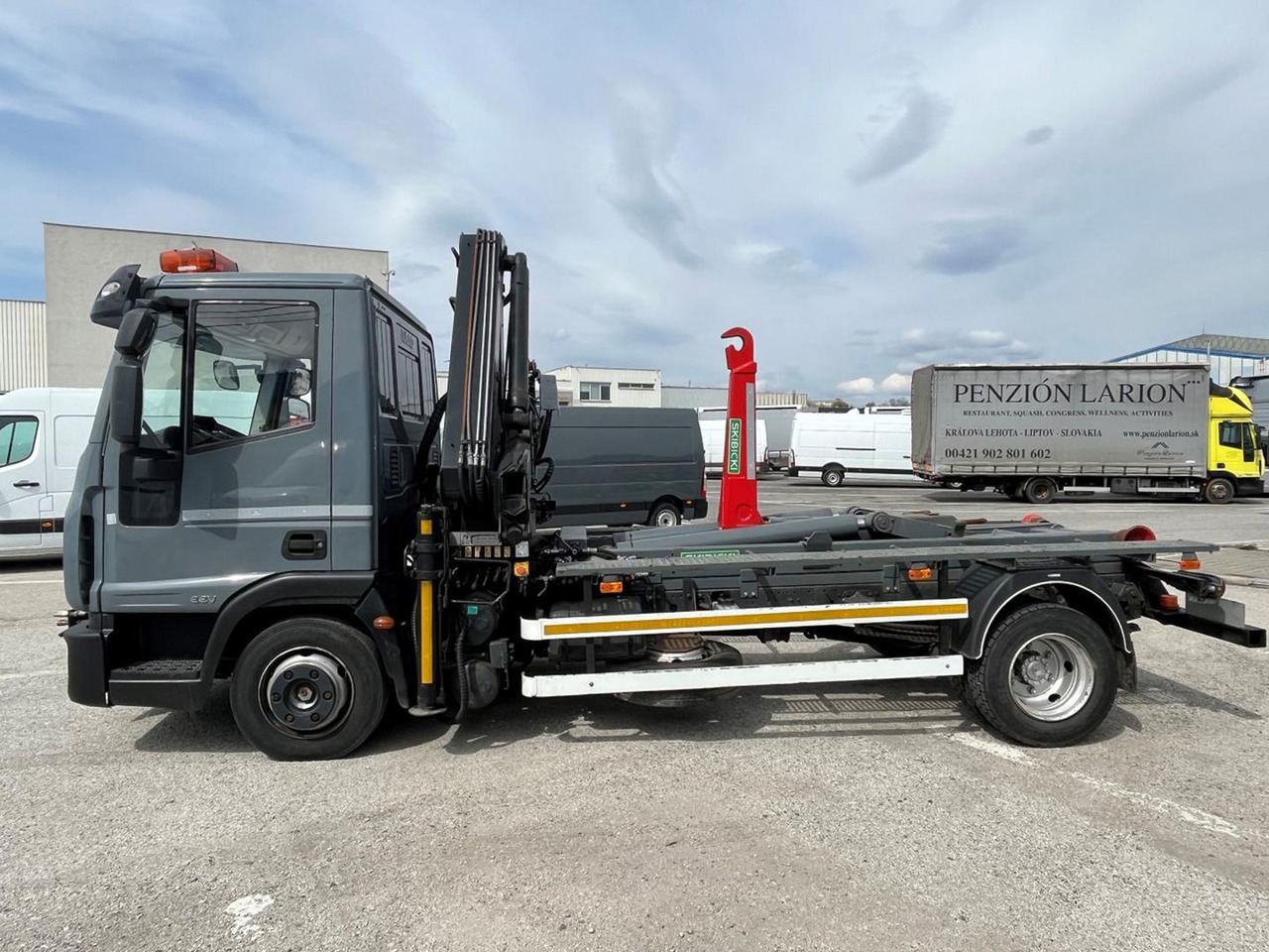 Iveco EuroCargo, 80E18, Hákový nosič kontajnerov - Lastväxlare lastbil, Kranbil: bild 4 Iveco EuroCargo, 80E18, Hákový nosič kontajnerov - Lastväxlare lastbil, Kranbil: bild 4