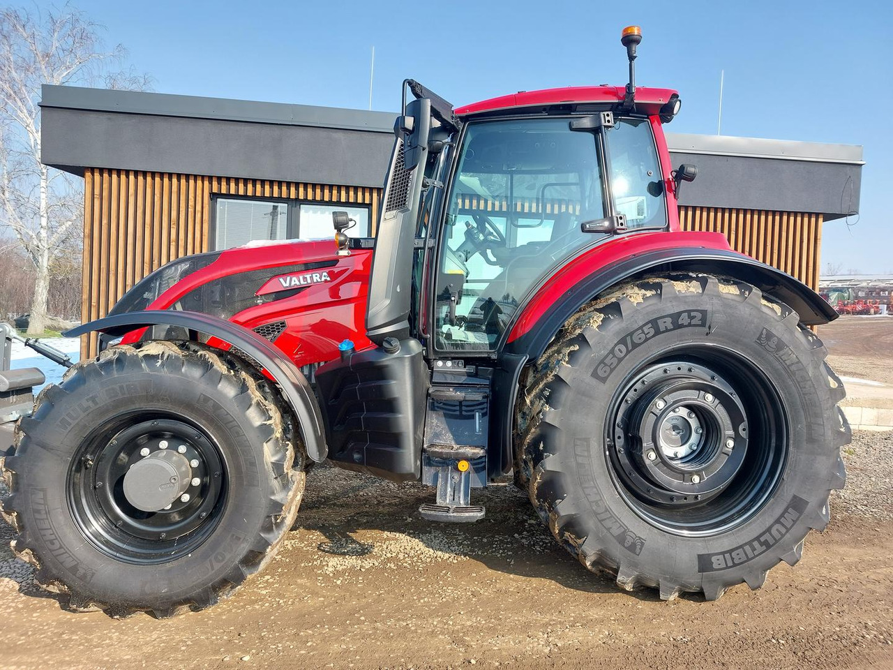 Valtra T, 74 LFTN D5, 235 D - Traktor: bild 1 Valtra T, 74 LFTN D5, 235 D - Traktor: bild 1