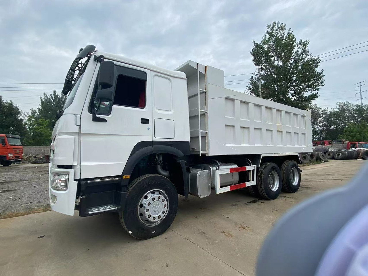 HOWO 371 - Byggmaskiner: bild 1 HOWO 371 - Byggmaskiner: bild 1