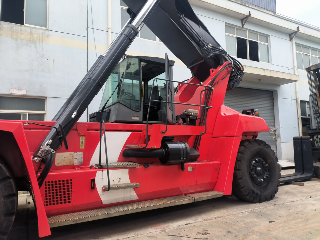 Kalmar DRF450 Used Reach stacker/Container forklift - Reachstacker: bild 3 Kalmar DRF450 Used Reach stacker/Container forklift - Reachstacker: bild 3