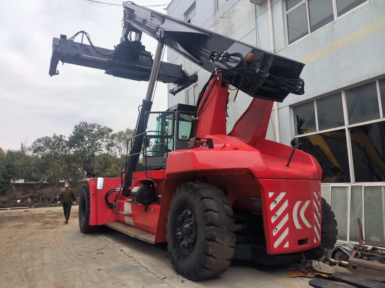 Kalmar DRF450 Used Reach stacker/Container forklift - Reachstacker: bild 1 Kalmar DRF450 Used Reach stacker/Container forklift - Reachstacker: bild 1
