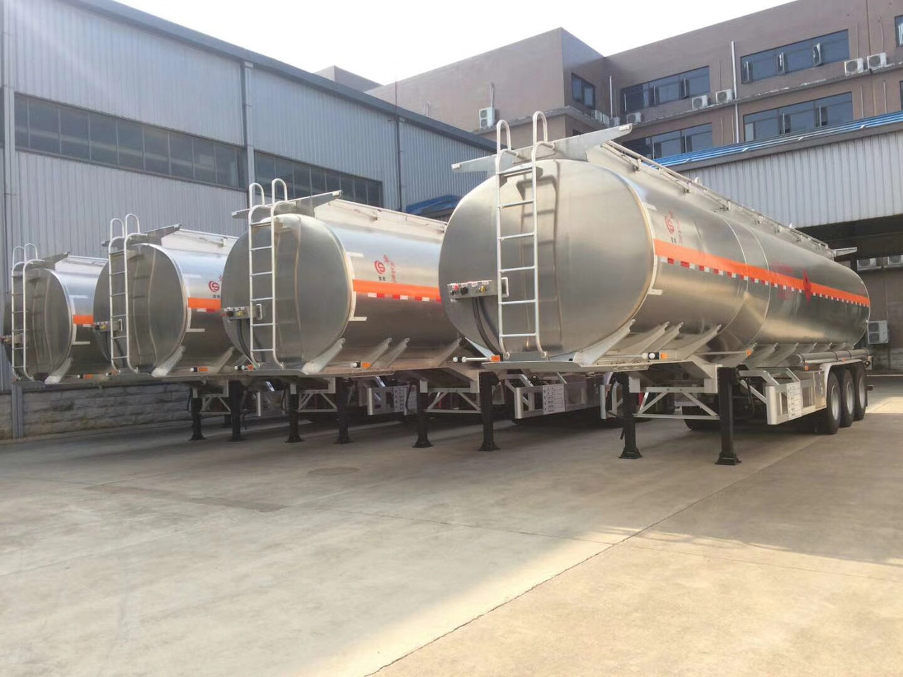 JSIE JSIE9400FT - Tanktrailer: bild 1 JSIE JSIE9400FT - Tanktrailer: bild 1