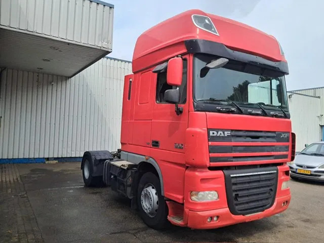 DAF XF 105 460 , Manual Gearbox , PTO , Tipper Hydraulics , Airco , Superspace Cab - Dragbil: bild 4 DAF XF 105 460 , Manual Gearbox , PTO , Tipper Hydraulics , Airco , Superspace Cab - Dragbil: bild 4