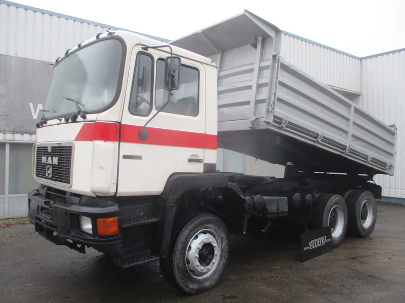 MAN 26 322 ZF Manual , 6x4 , 3 way tipper , Spring suspension - Tippbil lastbil: bild 1 MAN 26 322 ZF Manual , 6x4 , 3 way tipper , Spring suspension - Tippbil lastbil: bild 1