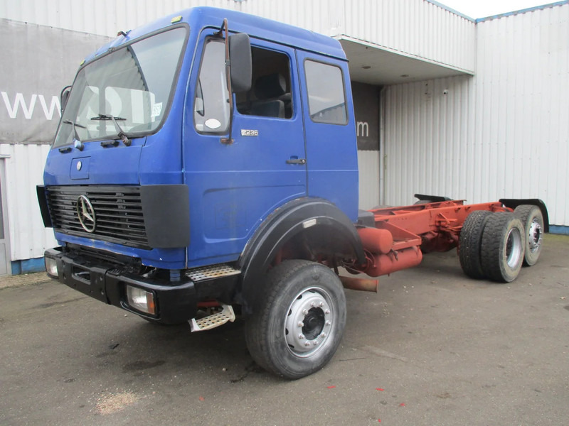 Mercedes-Benz 2435 ,V8 , Bi Turbo, 6x2 , Spring Suspension, Airco - Chassi lastbil: bild 1 Mercedes-Benz 2435 ,V8 , Bi Turbo, 6x2 , Spring Suspension, Airco - Chassi lastbil: bild 1