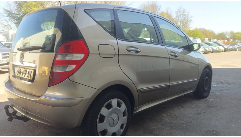 Mercedes-Benz A-Klasse 170 , Airco , leder , distrbute ketting maakt lawaai - Hatchback/ Halvkombi: bild 3 Mercedes-Benz A-Klasse 170 , Airco , leder , distrbute ketting maakt lawaai - Hatchback/ Halvkombi: bild 3