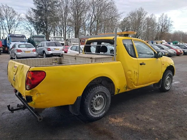 Mitsubishi L200 , 4x4 , 2.5 Di-D , Club cab - Personbil: bild 2 Mitsubishi L200 , 4x4 , 2.5 Di-D , Club cab - Personbil: bild 2