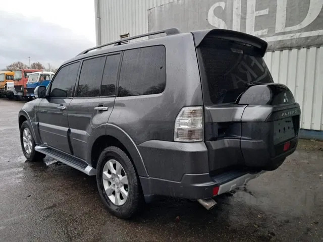 Mitsubishi Pajero GLS 3.5 - V6 , 4x4 , 7 Pers., Full Option - Personbil: bild 5 Mitsubishi Pajero GLS 3.5 - V6 , 4x4 , 7 Pers., Full Option - Personbil: bild 5