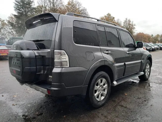 Mitsubishi Pajero GLS 3.5 - V6 , 4x4 , 7 Pers., Full Option - Personbil: bild 3 Mitsubishi Pajero GLS 3.5 - V6 , 4x4 , 7 Pers., Full Option - Personbil: bild 3