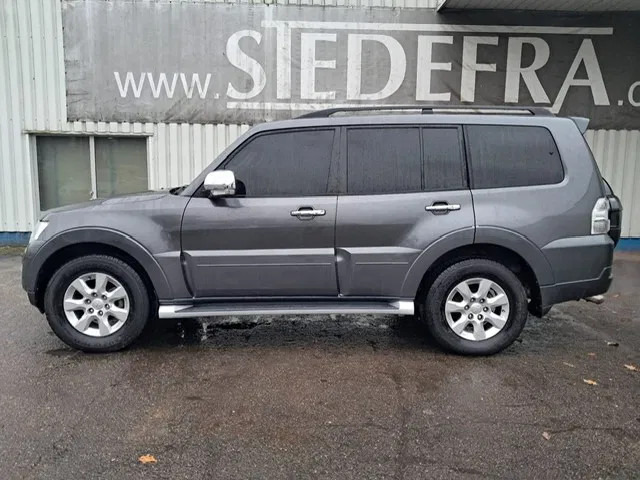 Mitsubishi Pajero GLS 3.5 - V6 , 4x4 , 7 Pers., Full Option - Personbil: bild 2 Mitsubishi Pajero GLS 3.5 - V6 , 4x4 , 7 Pers., Full Option - Personbil: bild 2