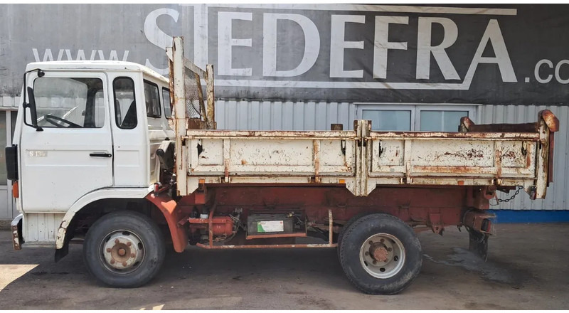 Renault Midliner S 130 , 6 Cylinder , 3 Way Tipper , Spring suspensiom - Tippbil lastbil: bild 5 Renault Midliner S 130 , 6 Cylinder , 3 Way Tipper , Spring suspensiom - Tippbil lastbil: bild 5