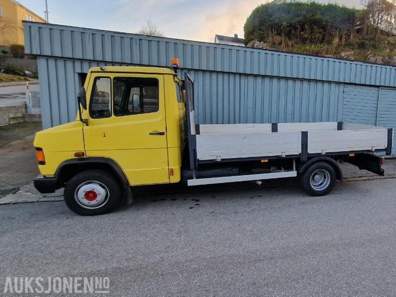 1994 Mercedes-Benz vario 611D lav km stand 9000km med kran - Flakbil: bild 1 1994 Mercedes-Benz vario 611D lav km stand 9000km med kran - Flakbil: bild 1