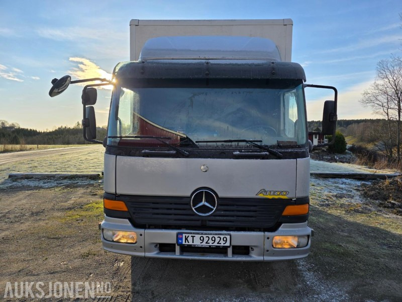 2001 Mercedes-Benz 817L/42 ATEGO SKAPBIL 36m³ MED LASTELEM - Lastbil med skåp: bild 2 2001 Mercedes-Benz 817L/42 ATEGO SKAPBIL 36m³ MED LASTELEM - Lastbil med skåp: bild 2