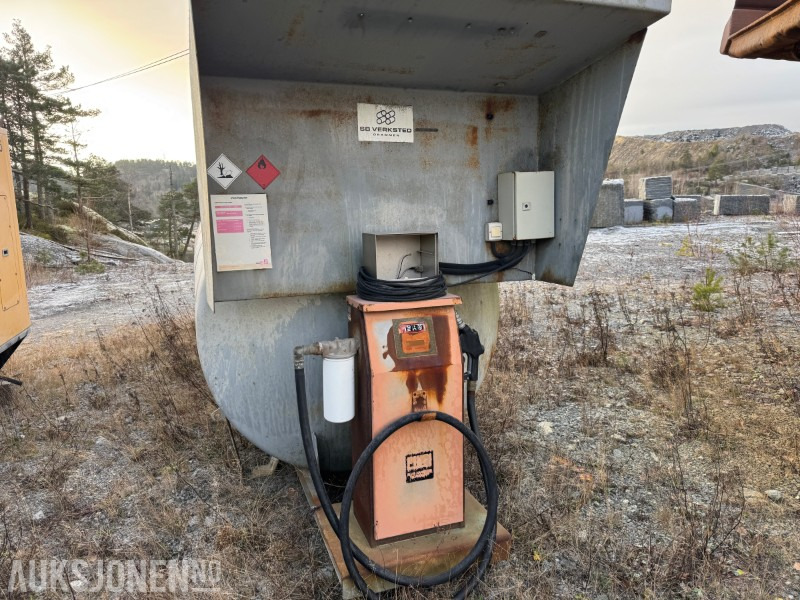 2002 Dieseltank med pumpe - Entreprenadutrustning: bild 4 2002 Dieseltank med pumpe - Entreprenadutrustning: bild 4