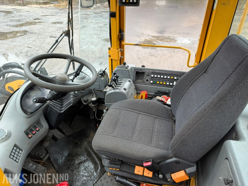 Hjullastare 2002 Volvo L70D Hjullaster – Hydraulisk HK-feste – 3 og 4. funksjon: bild 44 Hjullastare 2002 Volvo L70D Hjullaster – Hydraulisk HK-feste – 3 og 4. funksjon: bild 44