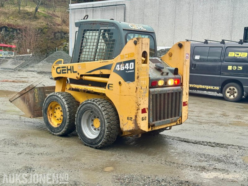Kompaktlastare/ Slirstyrda lastare 2007 Gehl 4640 Kompaktlaster - Skuffe - Gafler - Kost - Timer: 1089: bild 6 Kompaktlastare/ Slirstyrda lastare 2007 Gehl 4640 Kompaktlaster - Skuffe - Gafler - Kost - Timer: 1089: bild 6