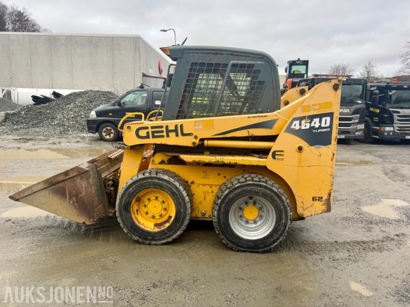 Kompaktlastare/ Slirstyrda lastare 2007 Gehl 4640 Kompaktlaster - Skuffe - Gafler - Kost - Timer: 1089: bild 8 Kompaktlastare/ Slirstyrda lastare 2007 Gehl 4640 Kompaktlaster - Skuffe - Gafler - Kost - Timer: 1089: bild 8